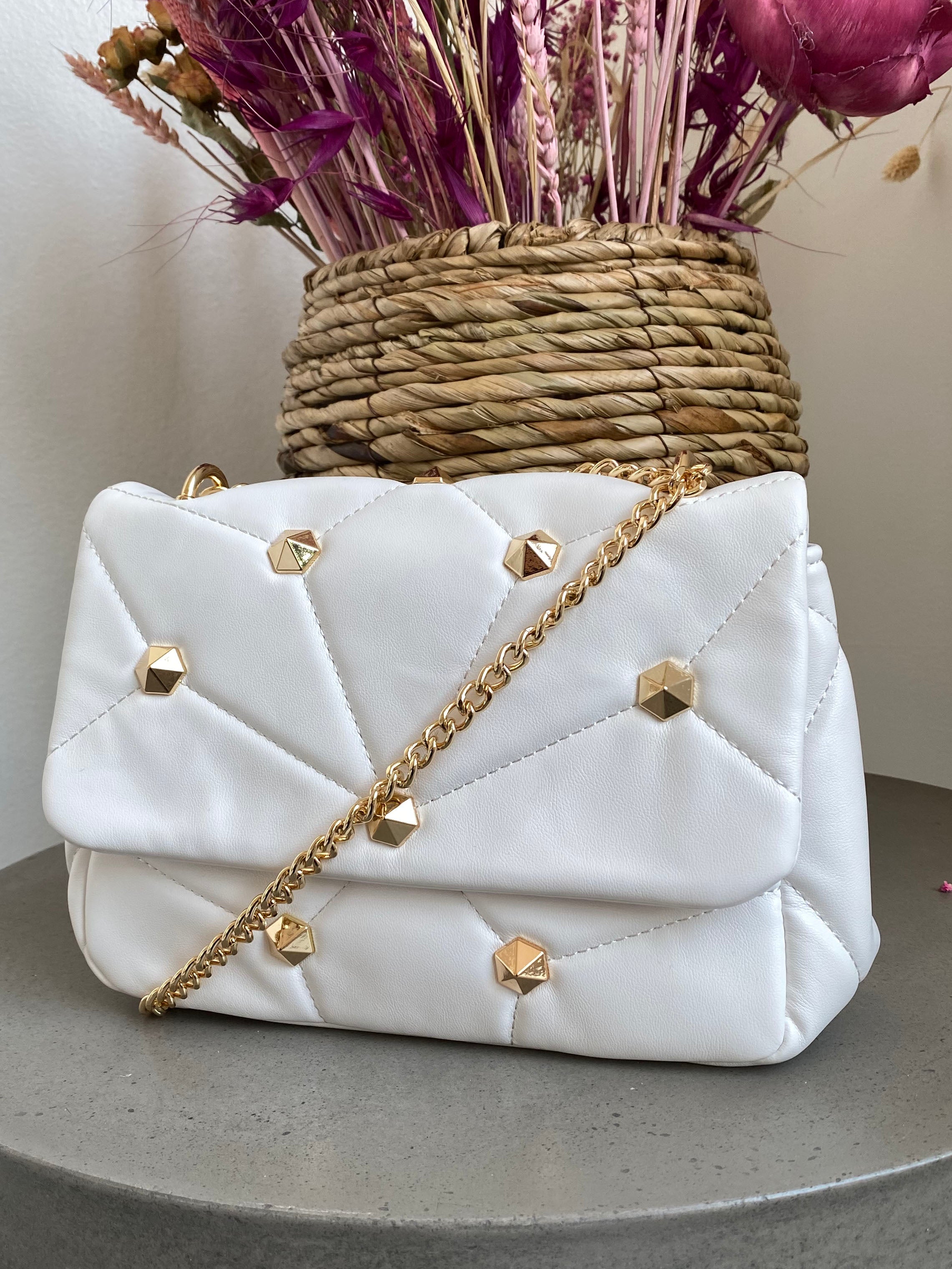 Liva - Crossbag med guldkæde og nitter